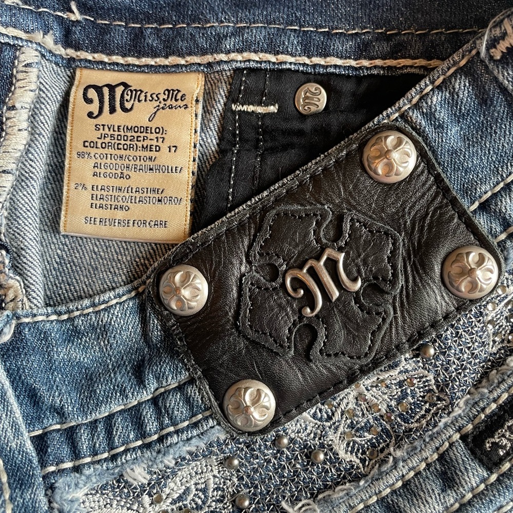 Miss Me Capri Jeans sz 28 Butterflies Rhinestones Embellished Flap Pockets - Picture 8 of 13